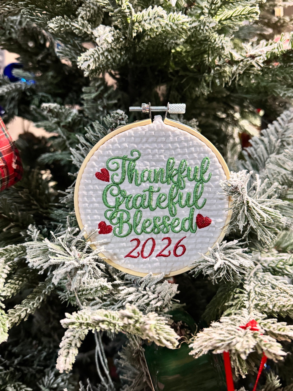 2026 Keepsake-Thankful Grateful Blessed 2026 Embroidered Christmas Ornament – 4" Hoop