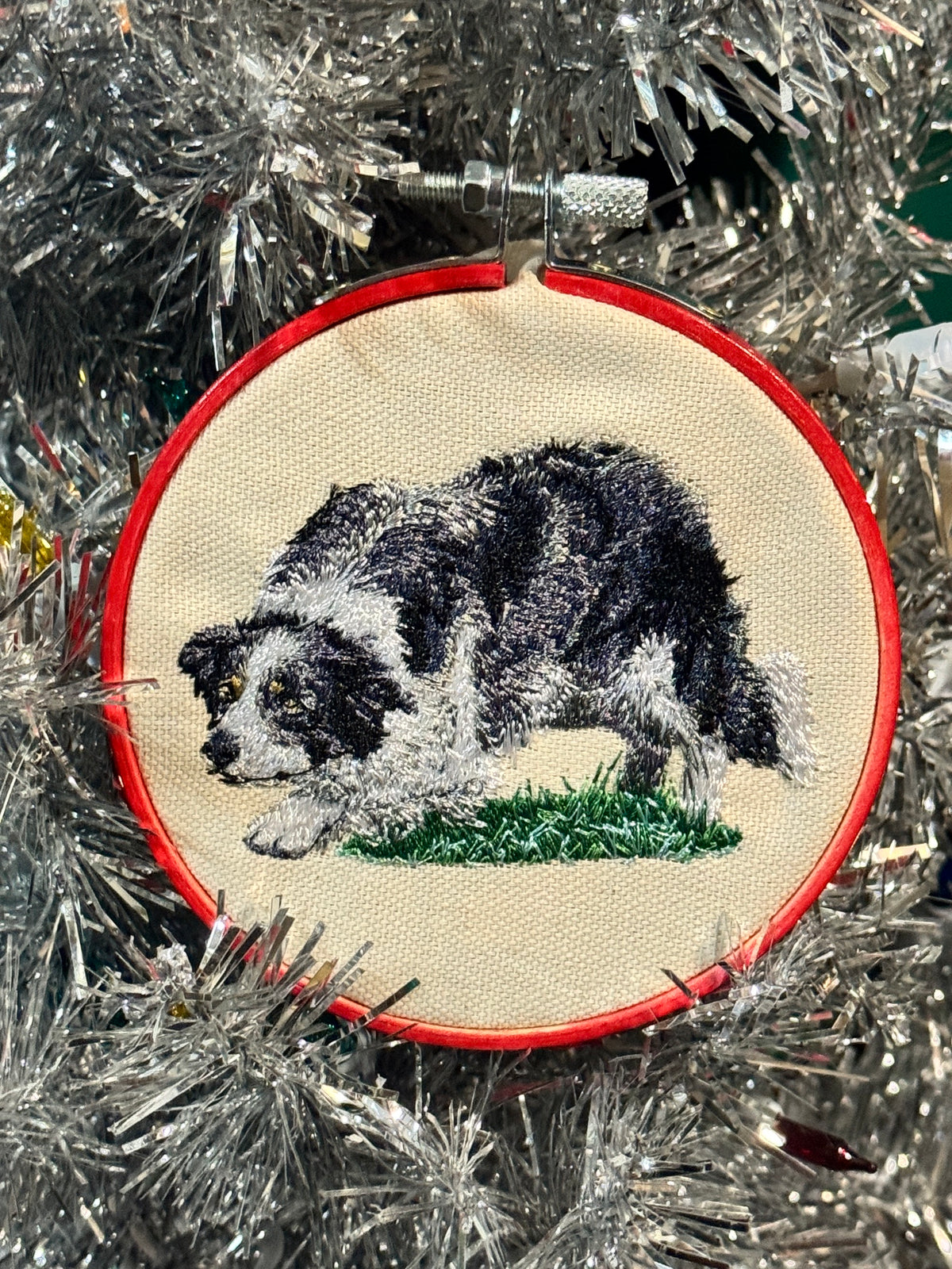 Border Collie Christmas Ornament, Machine Embroidered, 4-Inch Hanging Hoop