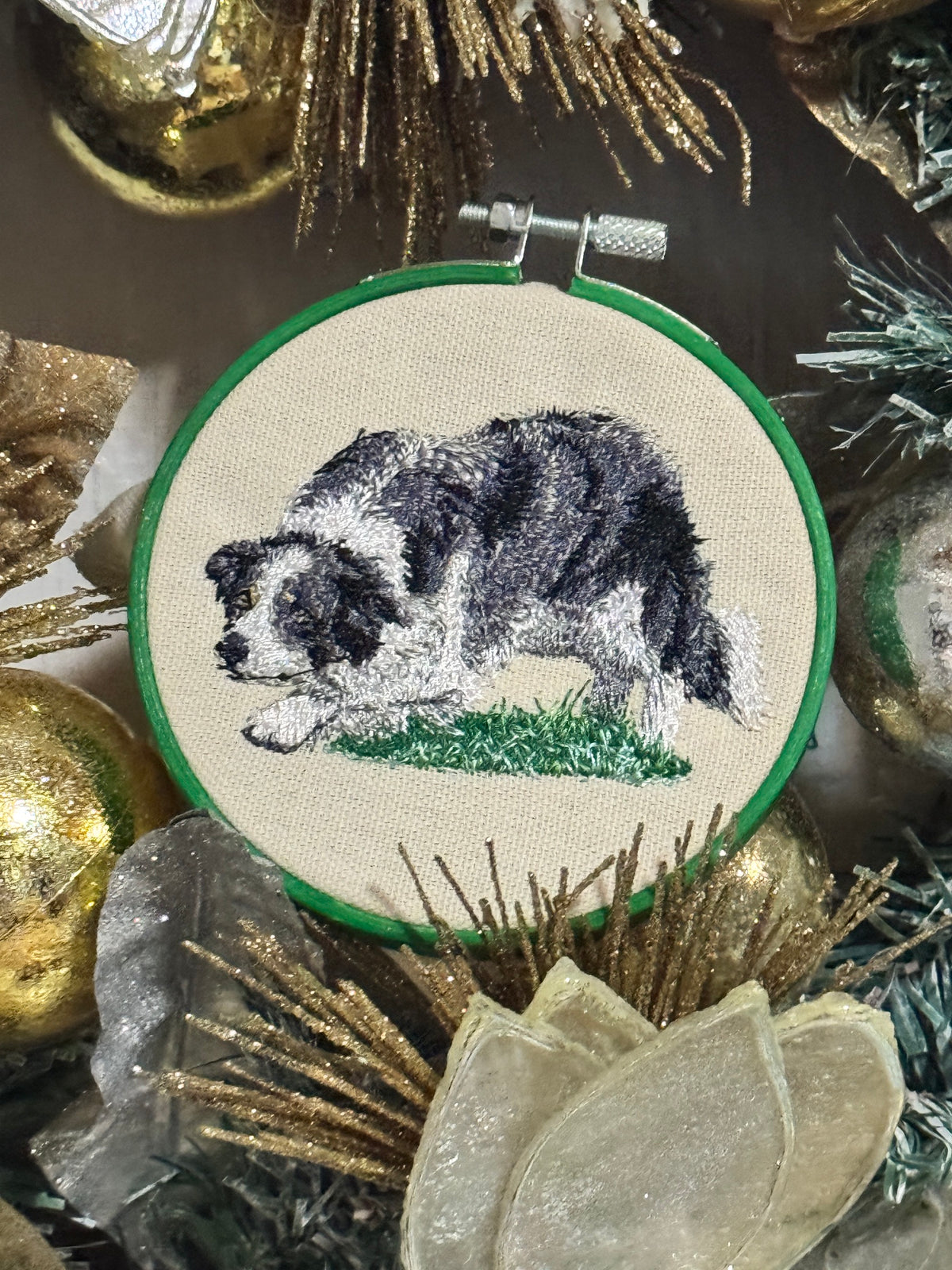 Border Collie Christmas Ornament, Machine Embroidered, 4-Inch Hanging Hoop