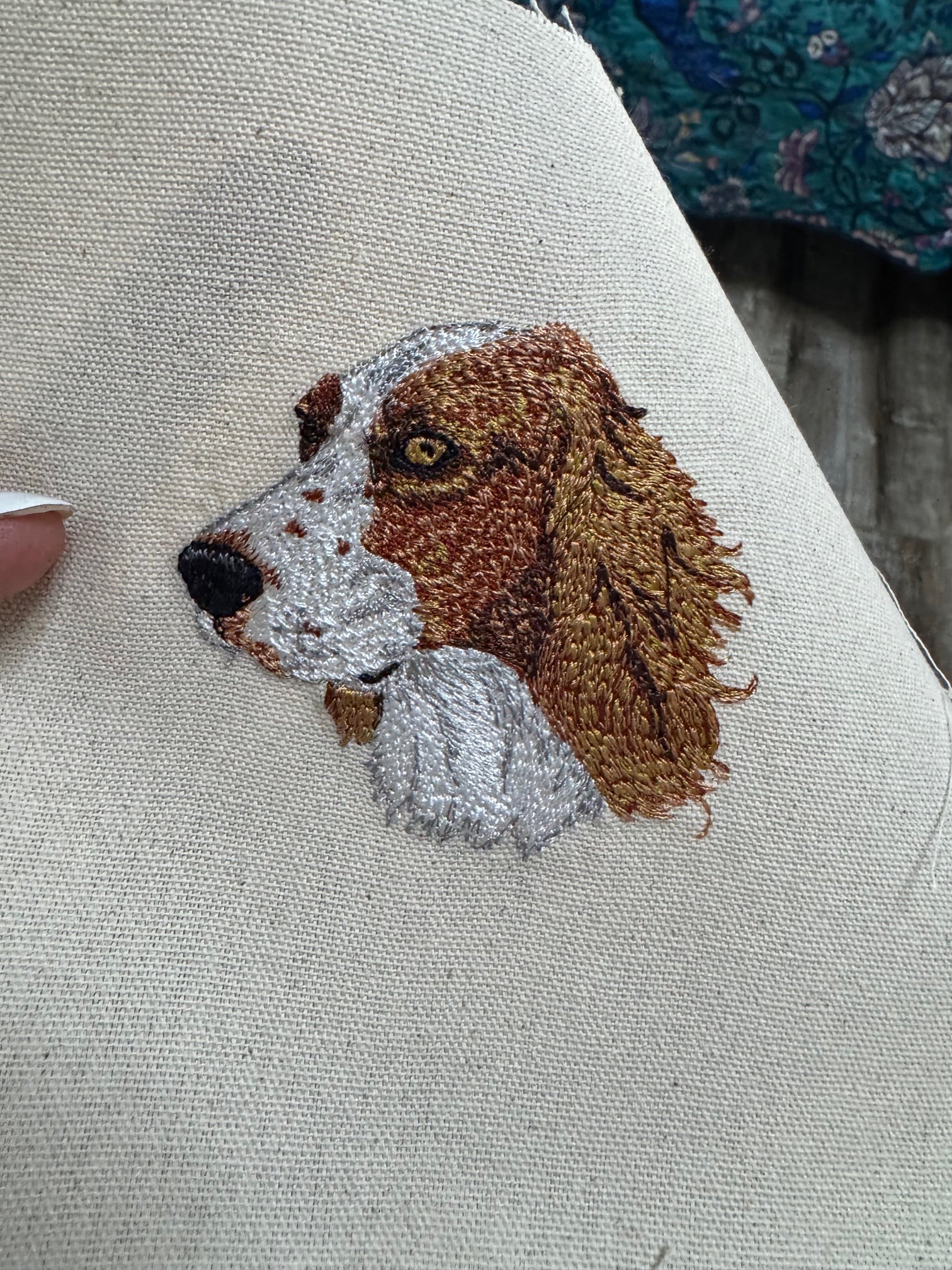 English Setter Machine Embroidered Framed Art | Tabletop Decor