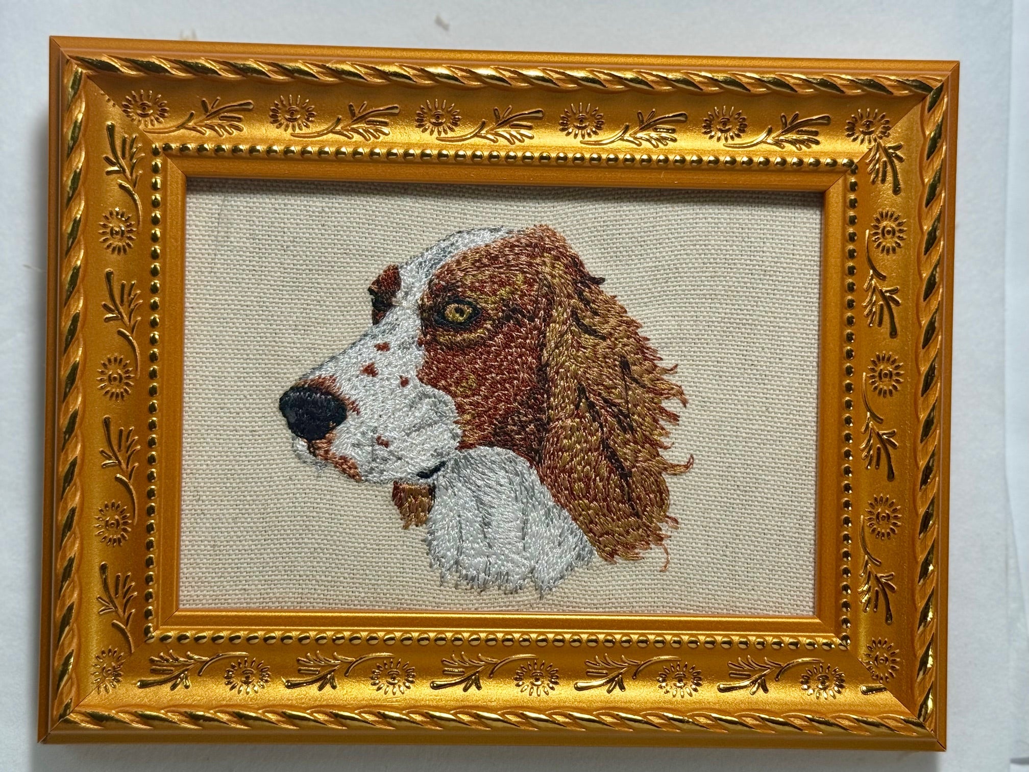 English Setter Machine Embroidered Framed Art | Tabletop Decor