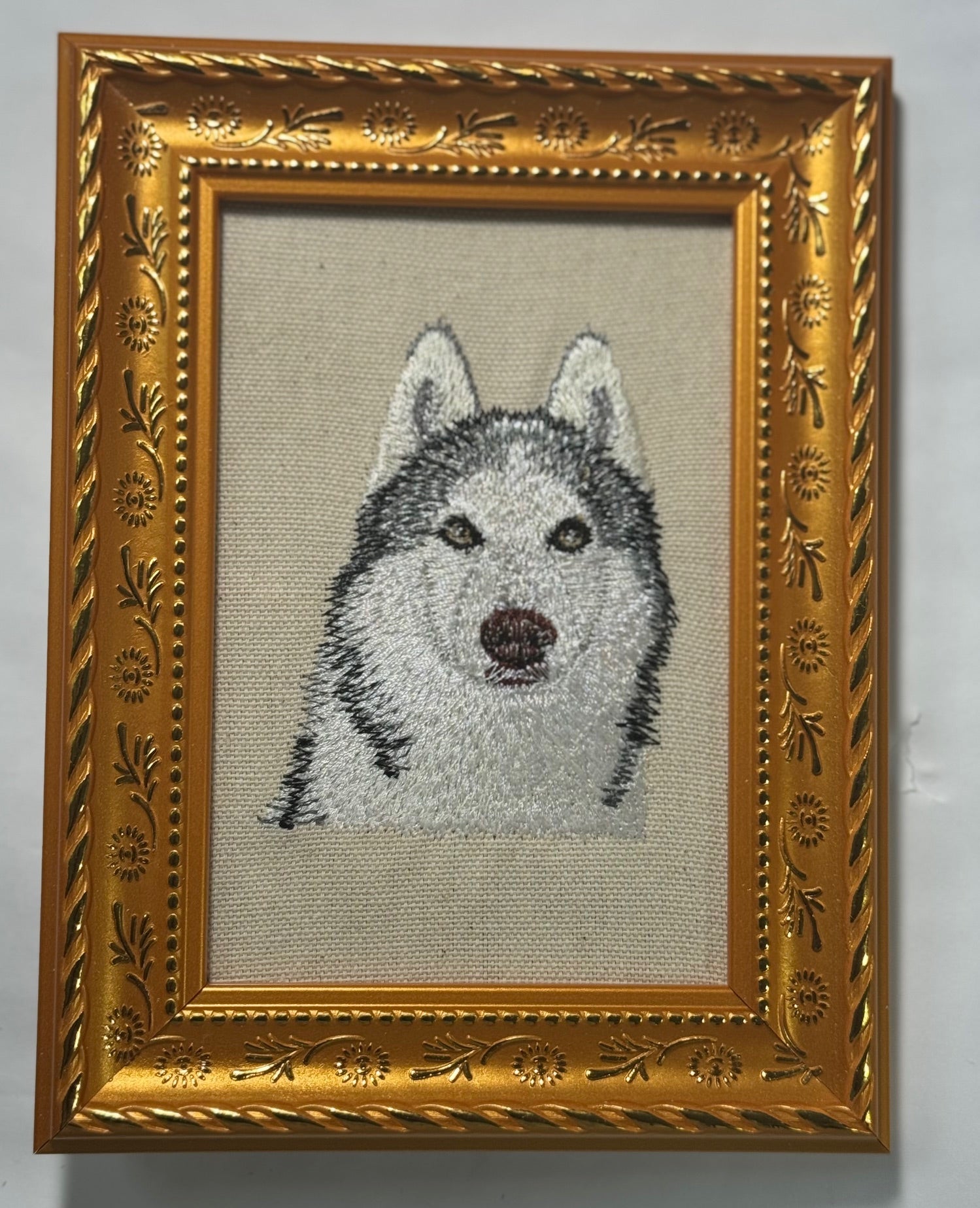 Alaskan Malamute Machine Embroidered Framed Art | Tabletop Decor