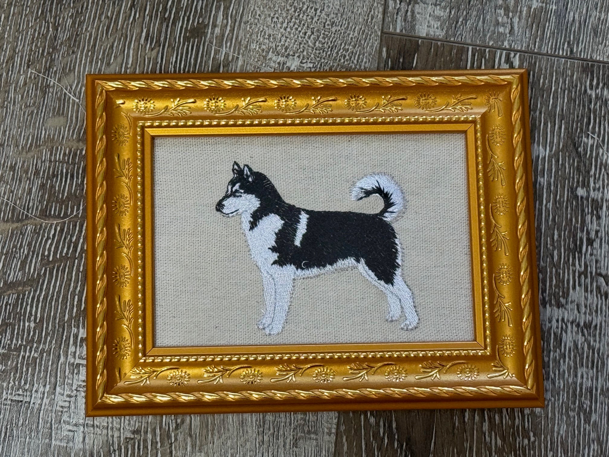 Husky Machine Embroidered Framed Art | Tabletop Decor