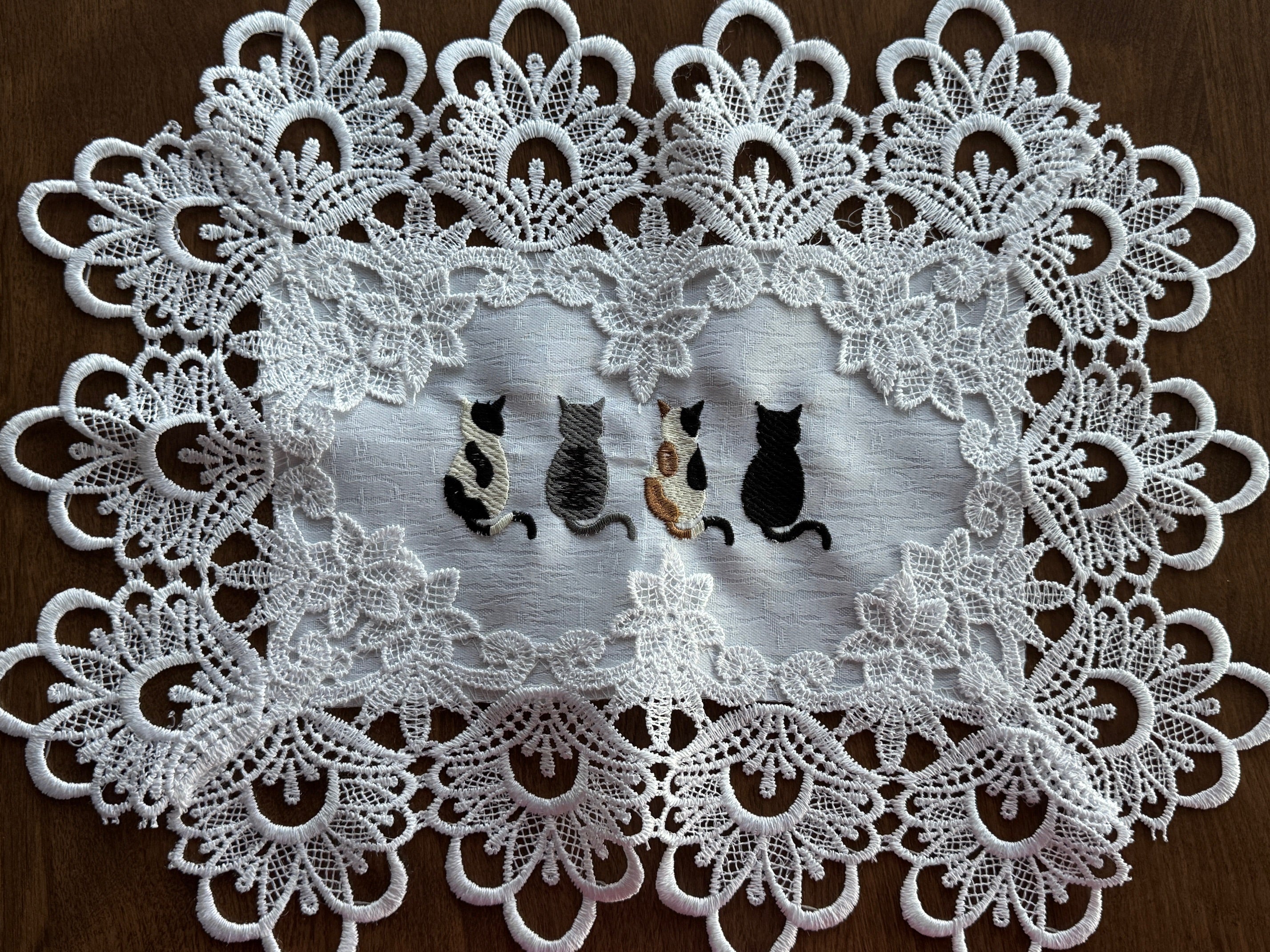 Cats Machine Embroidered Doily Home Tabletop Runner Home Decor
