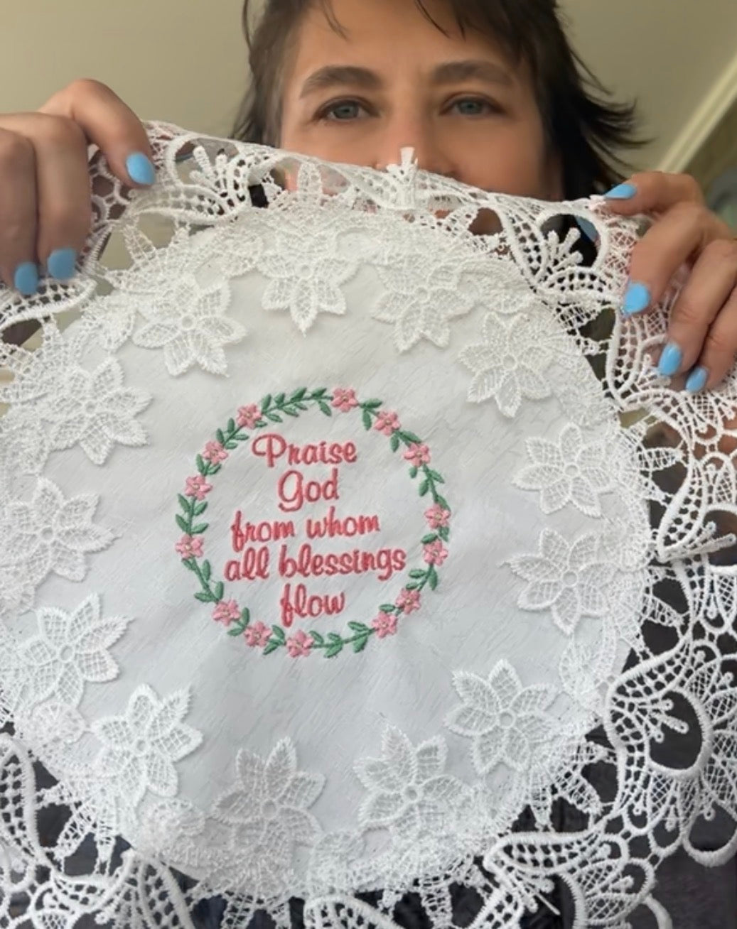 "Praise God From Whom All Blessings Flow" Machine Embroidered Doily | Christian Hymn Decor